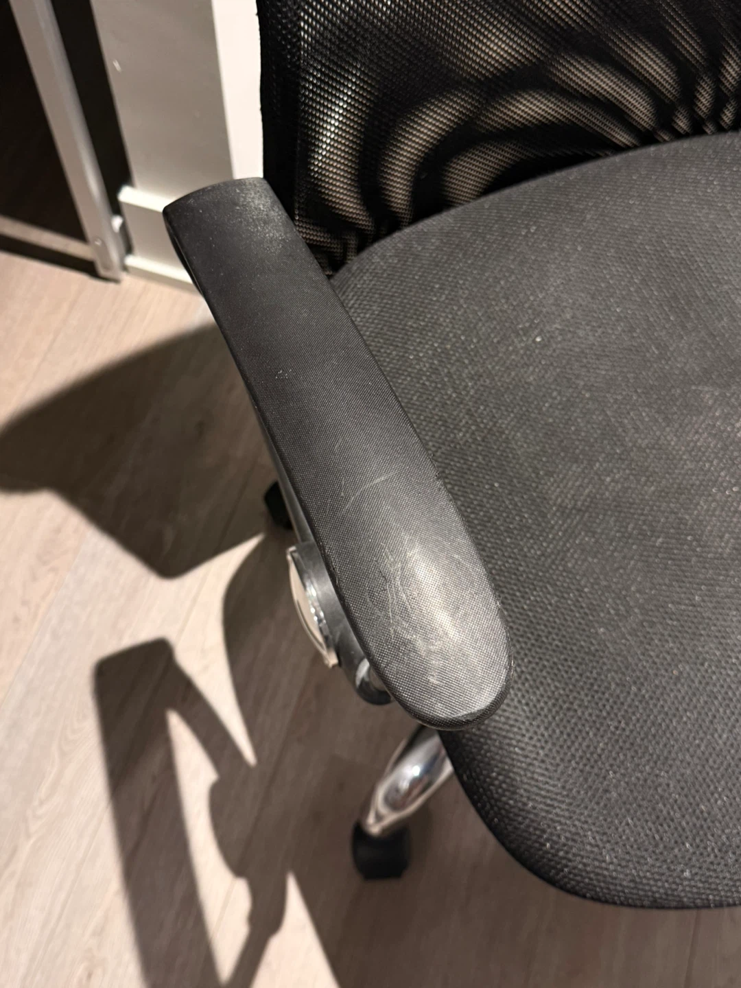 Black Mesh Office Chair - photo 4
