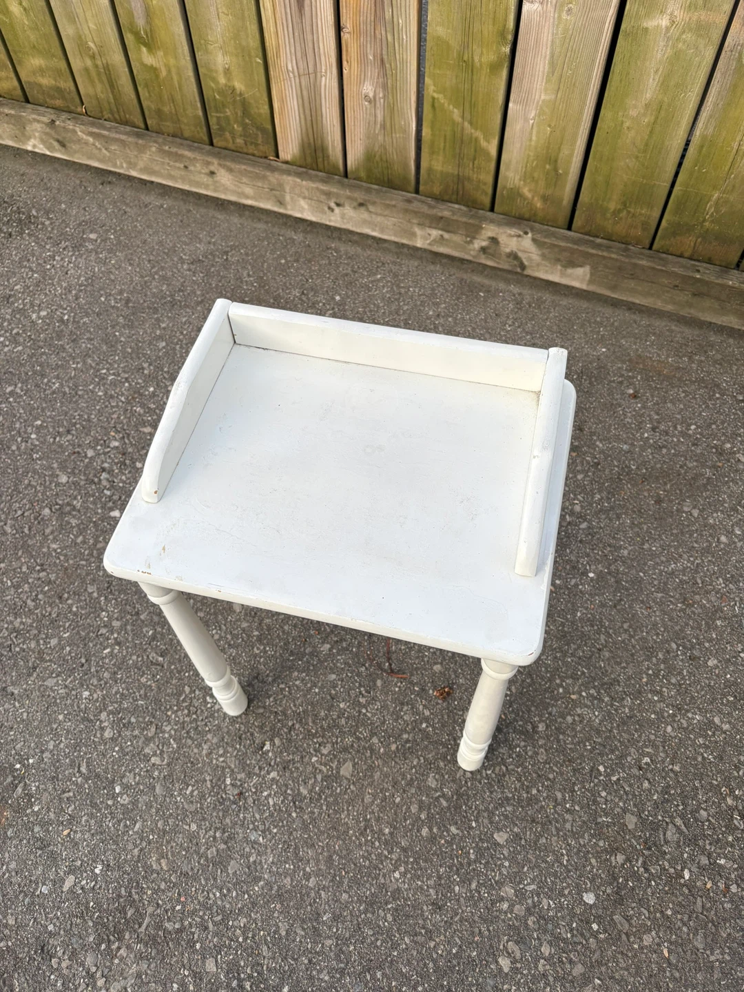 White Side Table with Raised Edges - photo 4