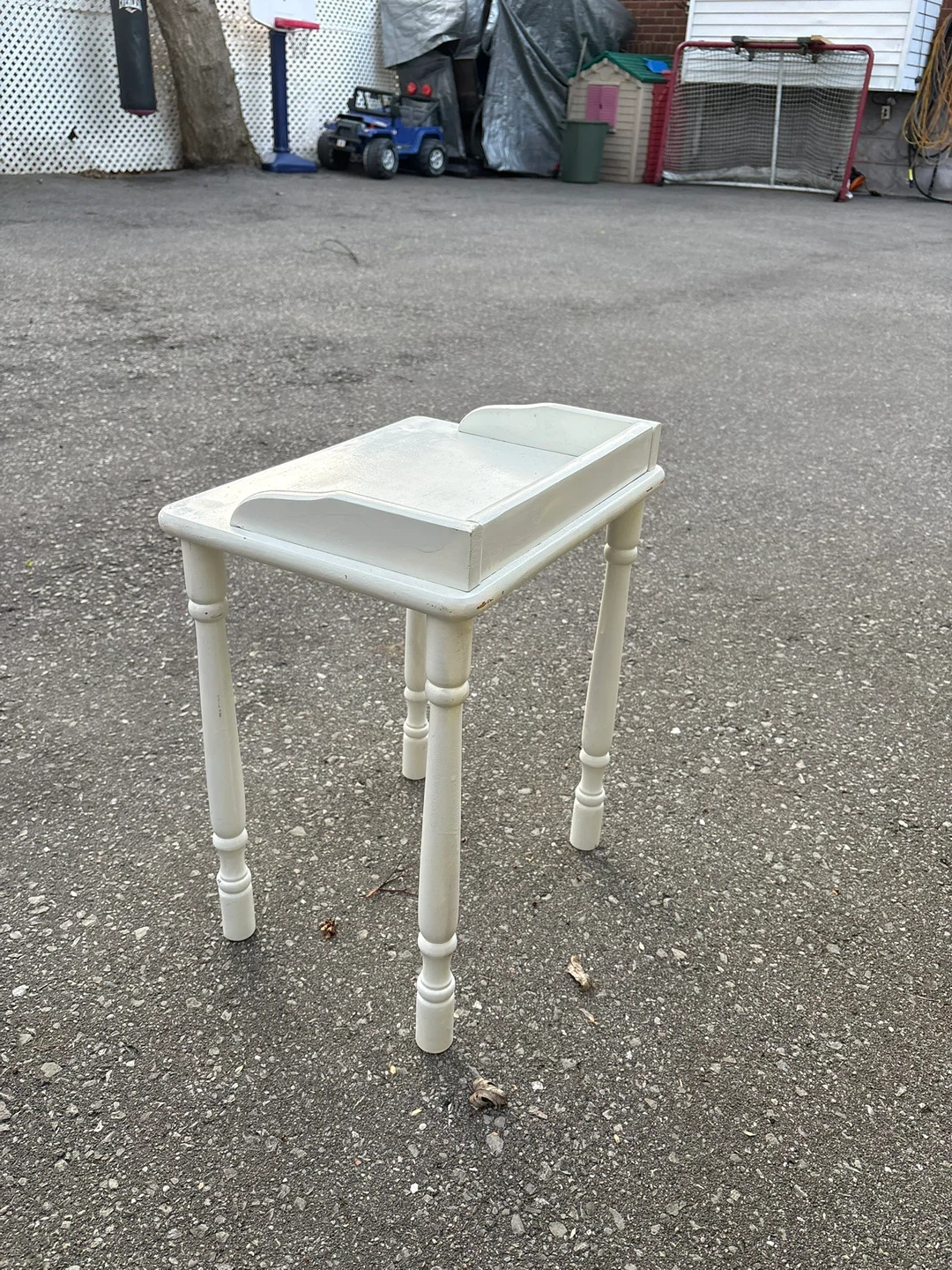White Side Table with Raised Edges - photo 5