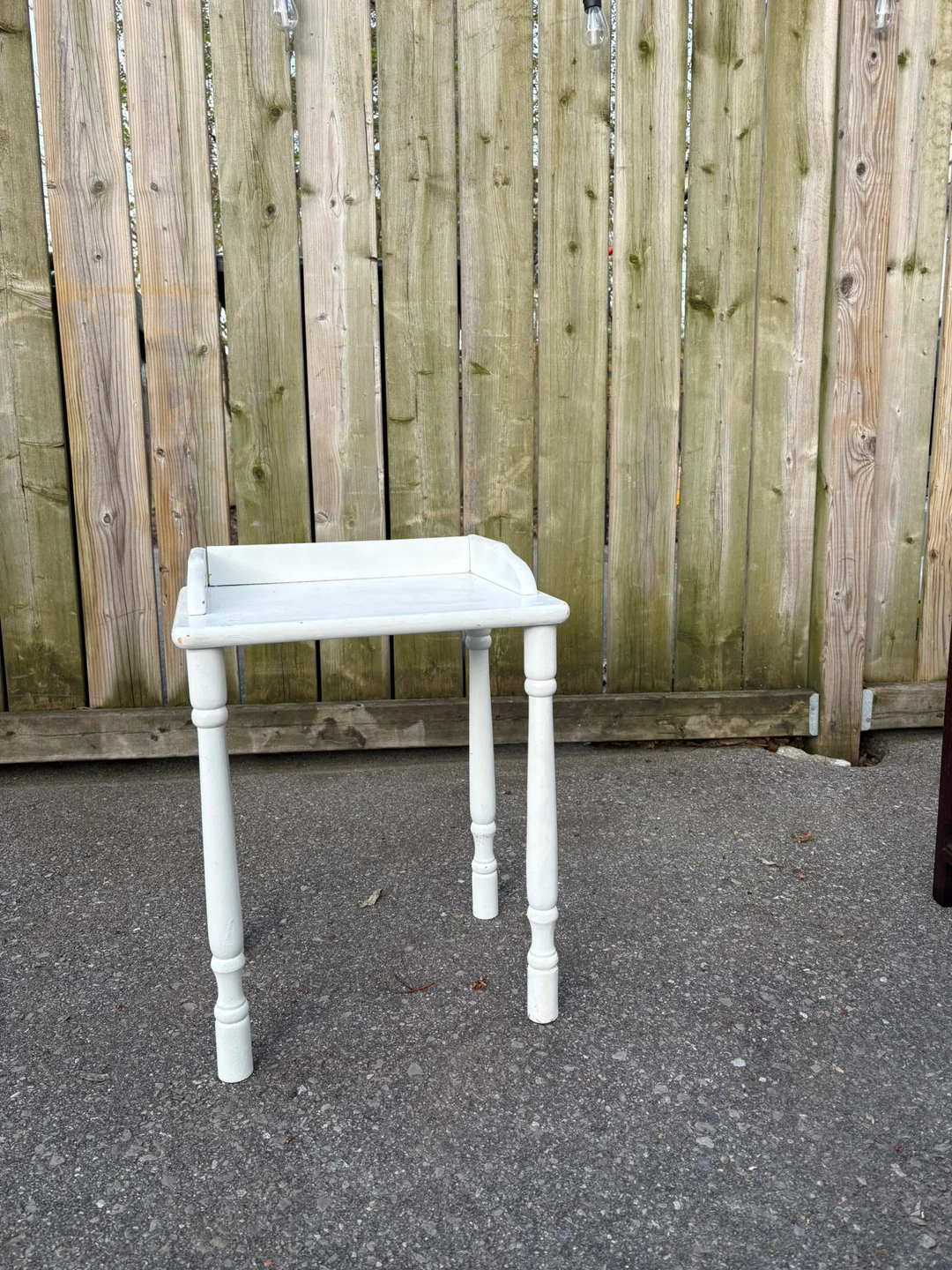 White Side Table with Raised Edges - photo 3