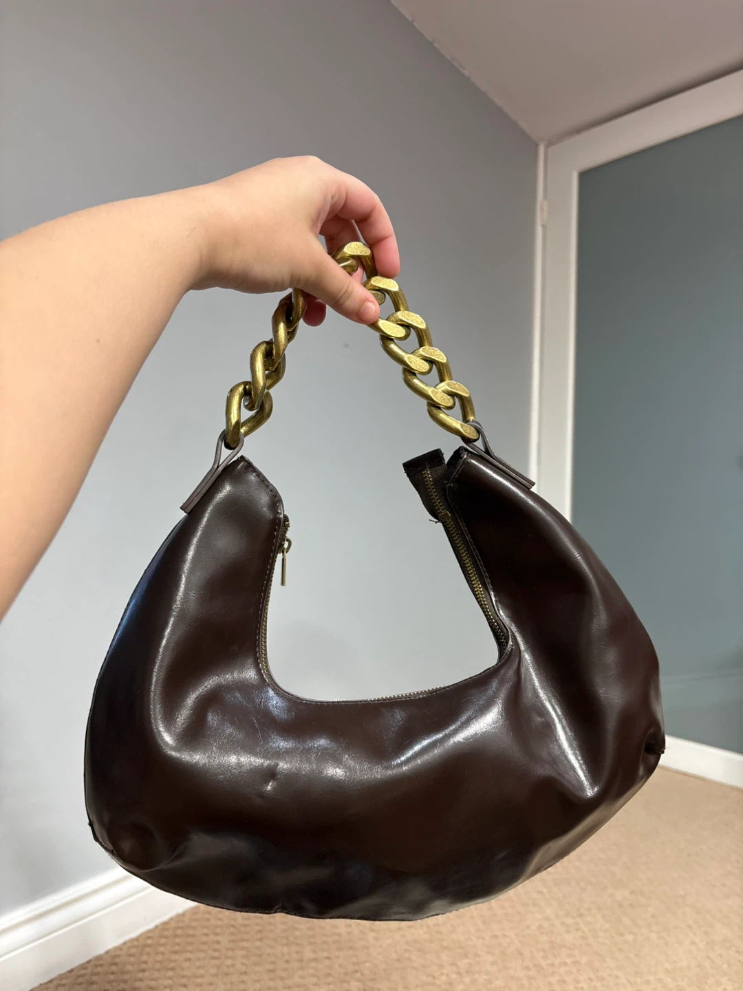 Brown Shoulder Bag with Chunky Gold Chain - photo 2