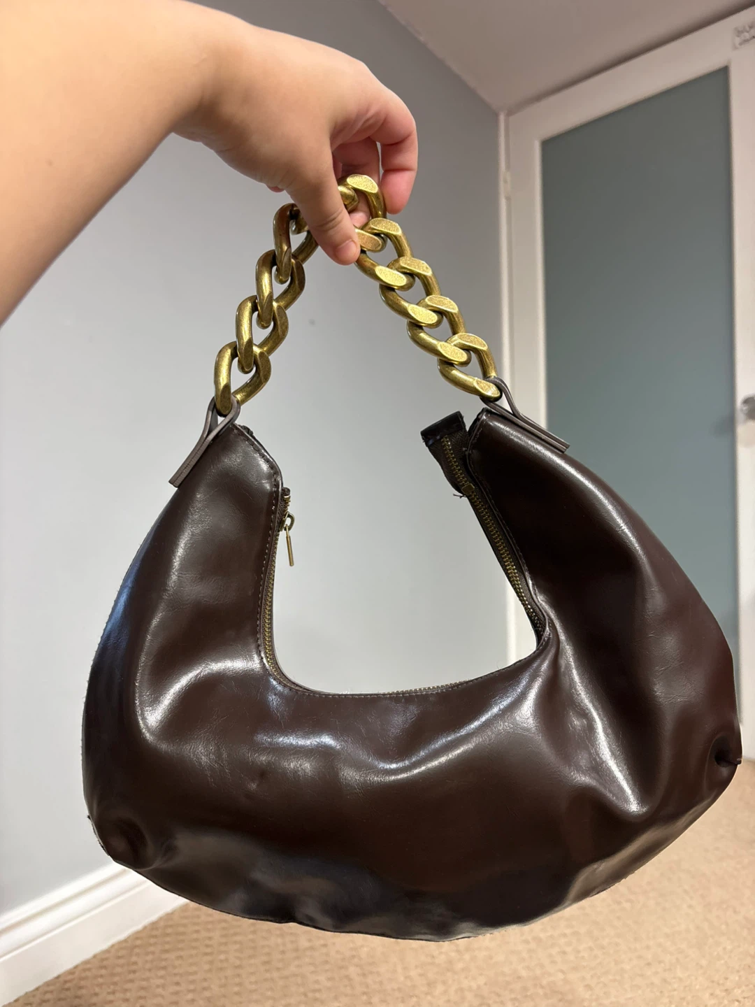 Brown Shoulder Bag with Chunky Gold Chain - photo 3