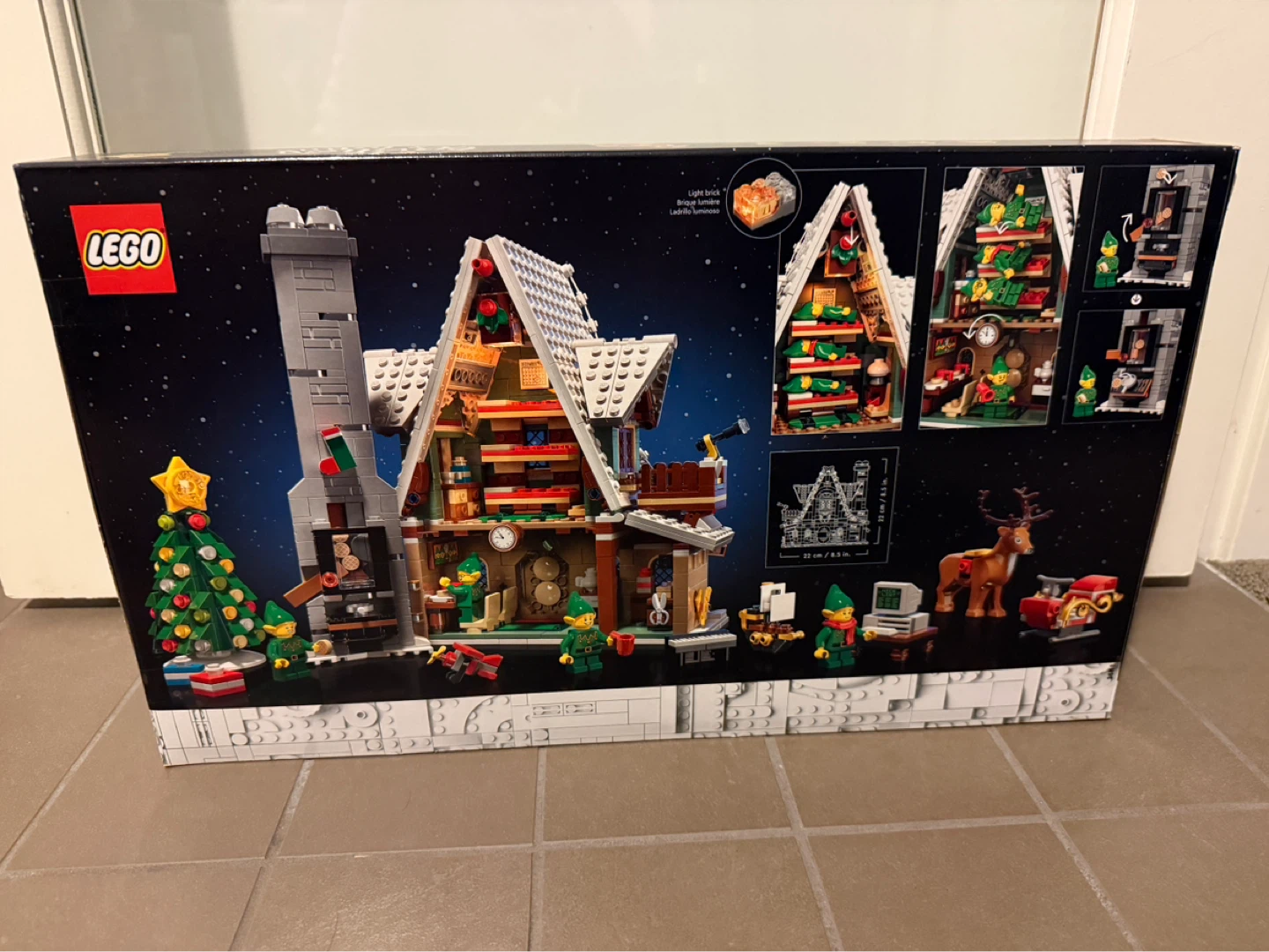 LEGO Elf Club House Winter Village 10275 - photo 2
