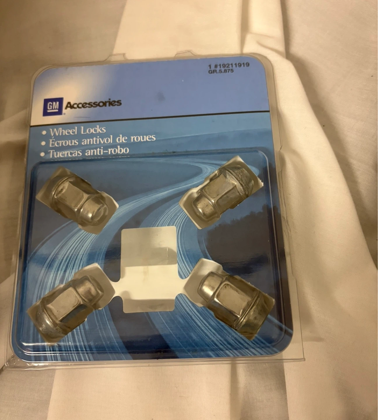 GM Accessories Wheel Locks Set