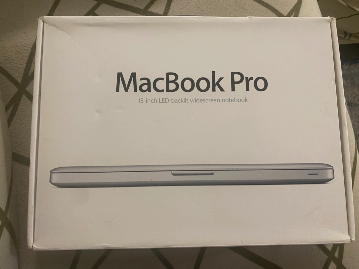 Apple MacBook Pro 13-inch LED-backlit Widescreen Notebook