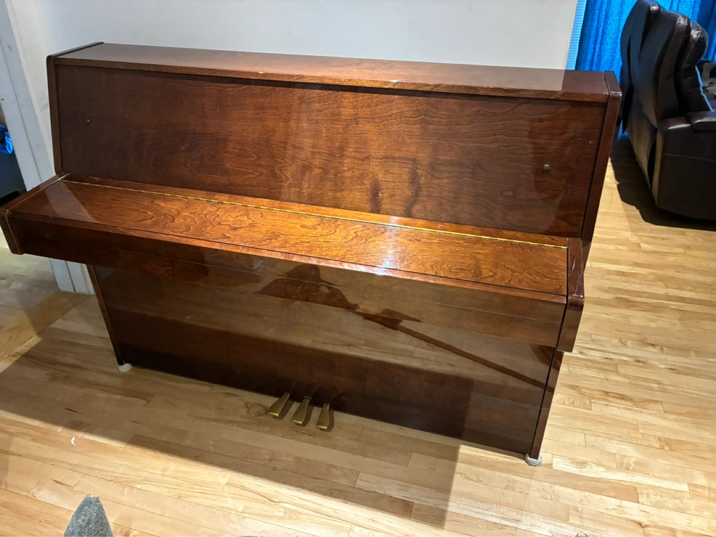 Yamaha Upright Piano - photo 4
