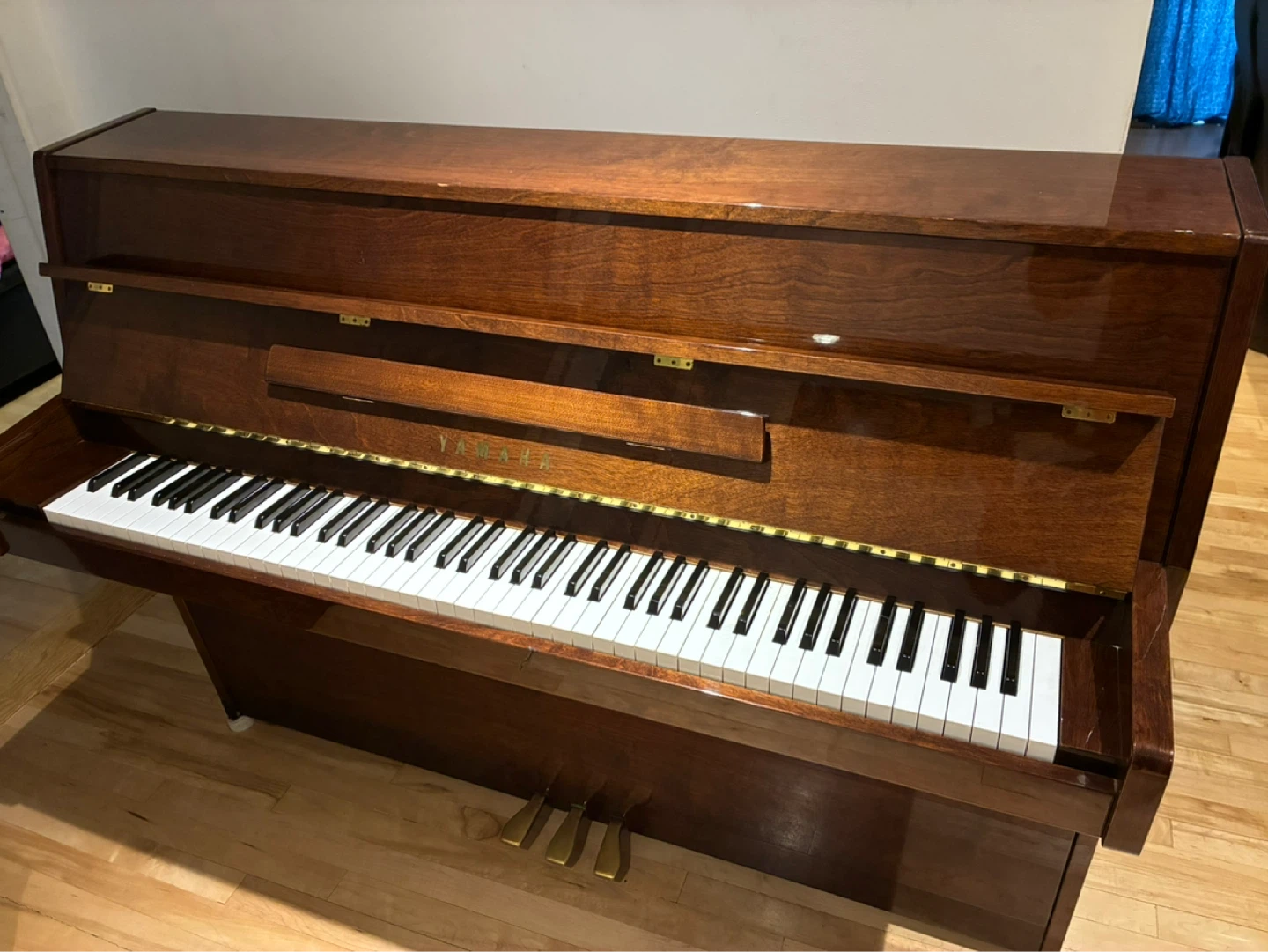 Yamaha Upright Piano - photo 2