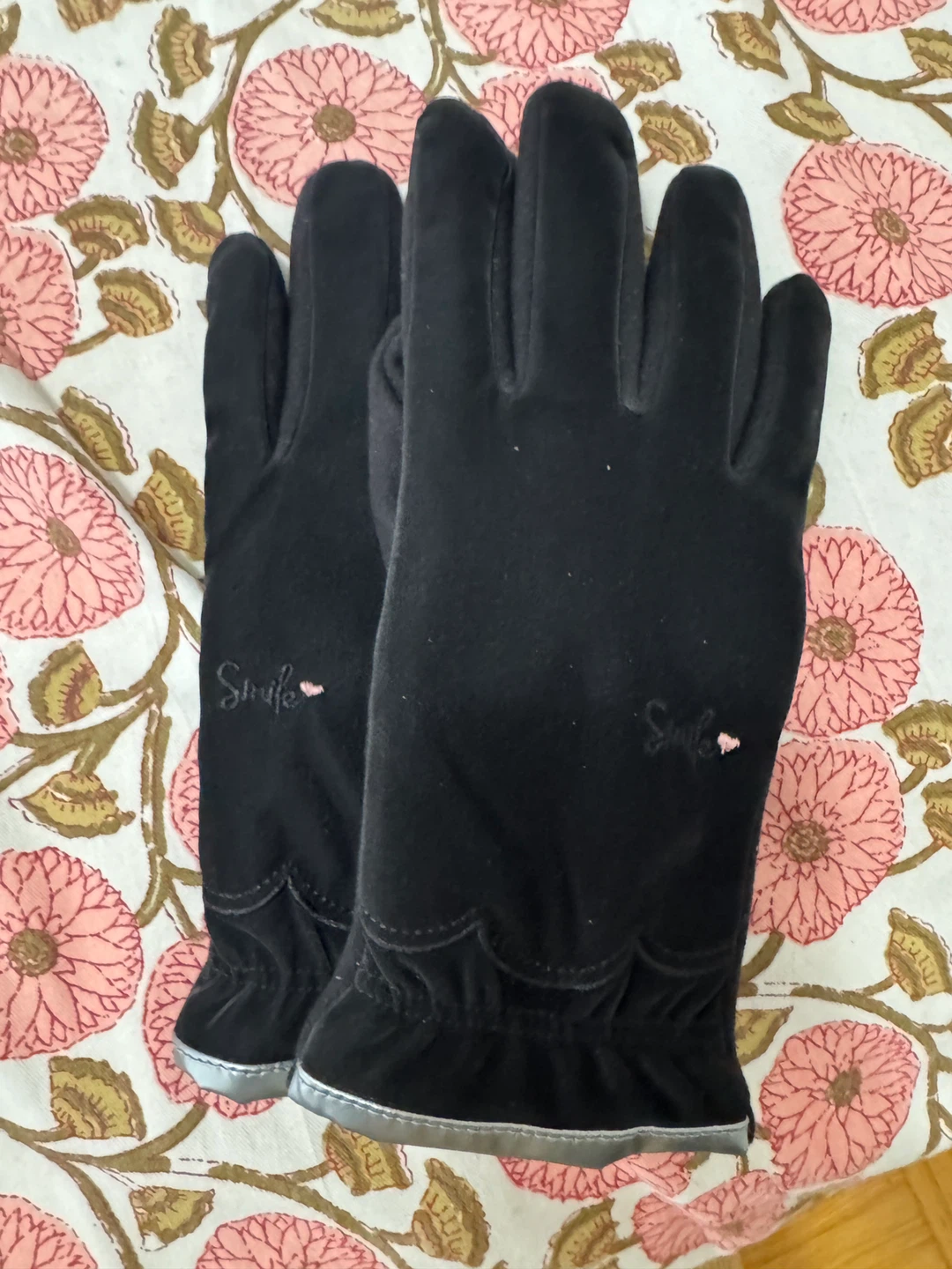 Moving out sale brand new Black Gloves