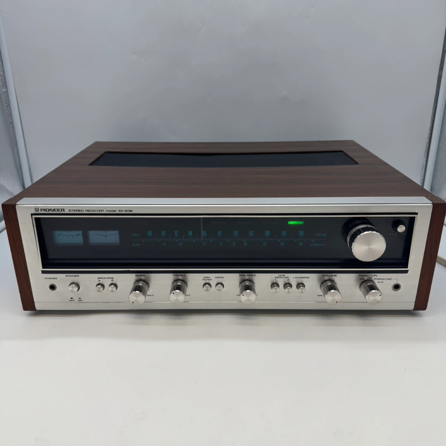 Vintage 1970s Pioneer SX-636 Stereo Receiver AM/FM Receiver