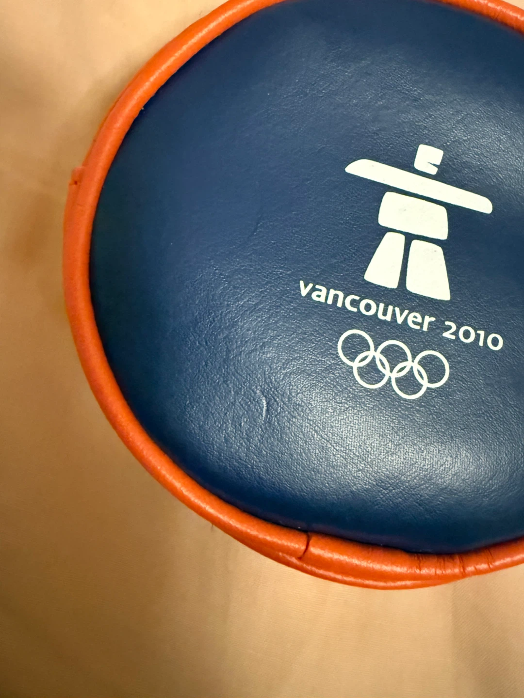 Vancouver 2010 Olympics coin purse - photo 5
