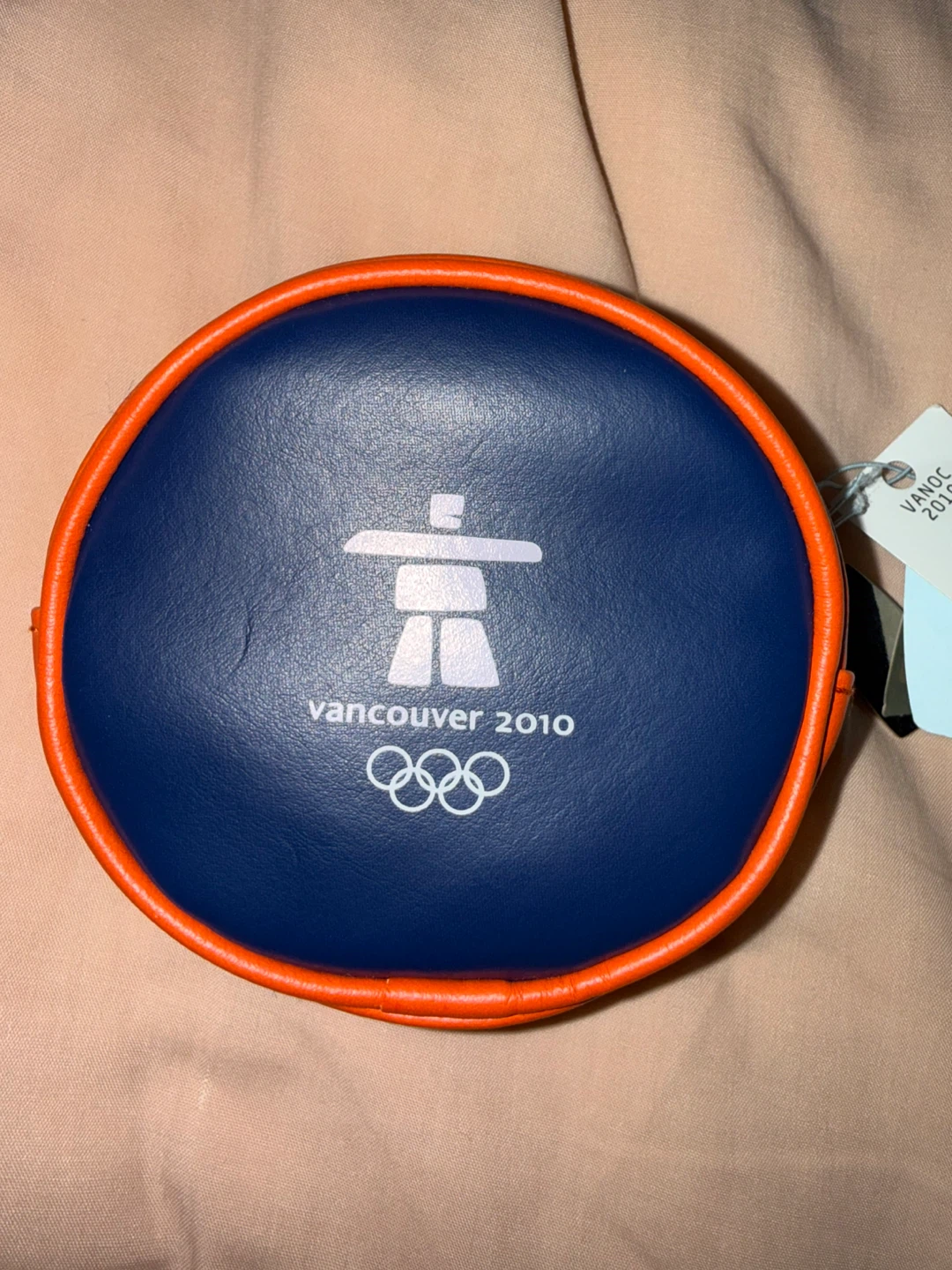 Vancouver 2010 Olympics coin purse - photo 2
