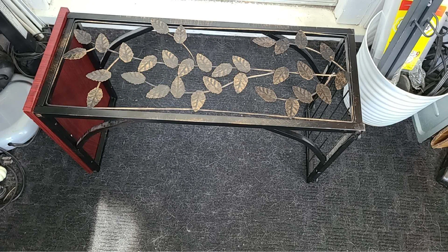 Decorative Metal Leaf plant shelf