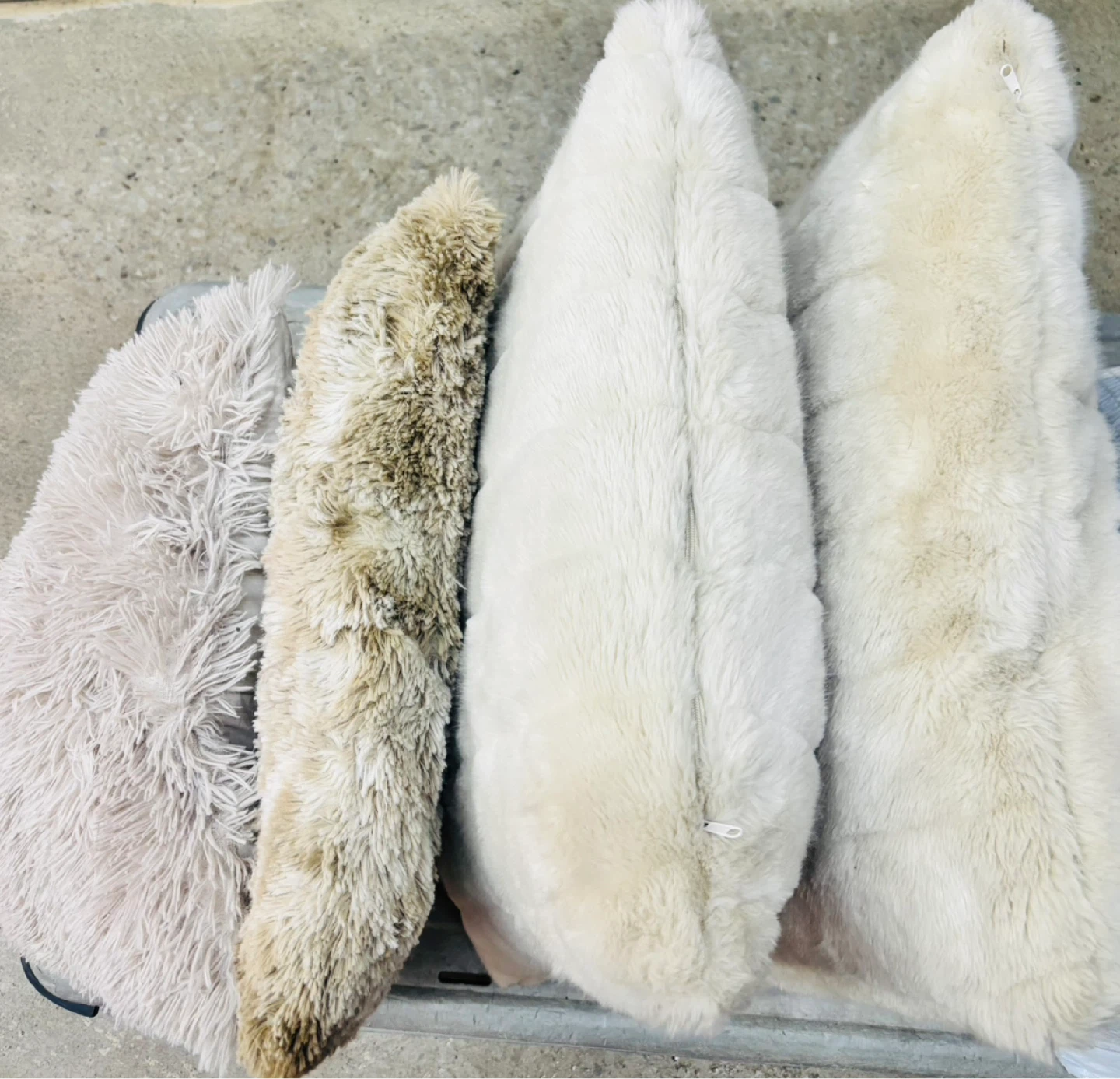 Throw/bedding accent pillows