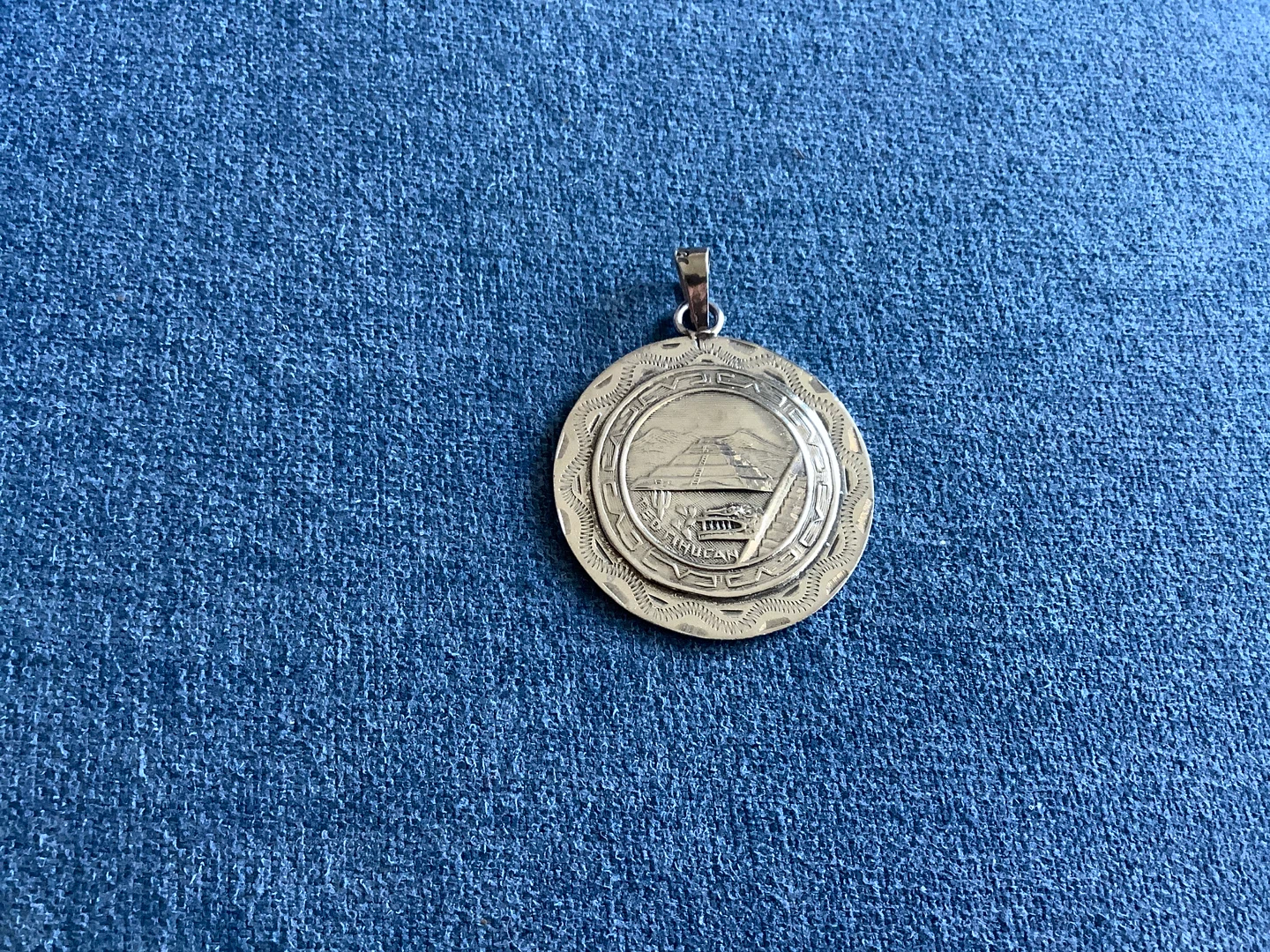 Mexican Pewter Commemorative Medallion/Amulet 🐞 - photo 2