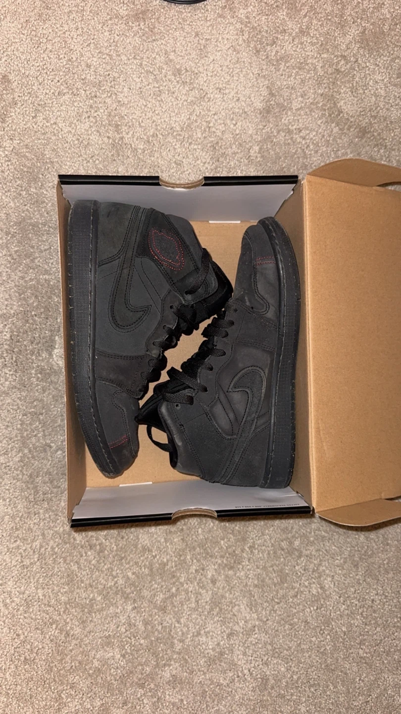 Air Jordan 1 Mid Shoes - photo 2