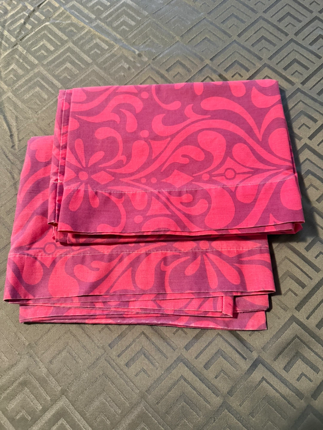 🌱 Pink & Purple Floral Print Pillowcases (Pair)