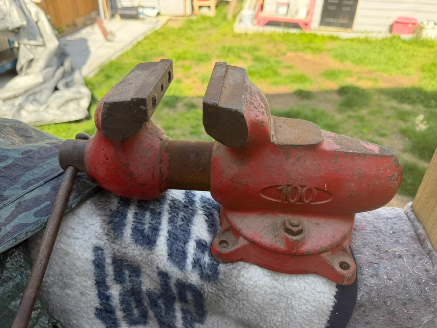 Red Metal Bench Vise 100 - photo 4