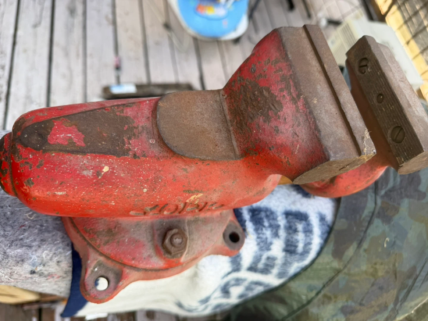 Red Metal Bench Vise 100 - photo 3