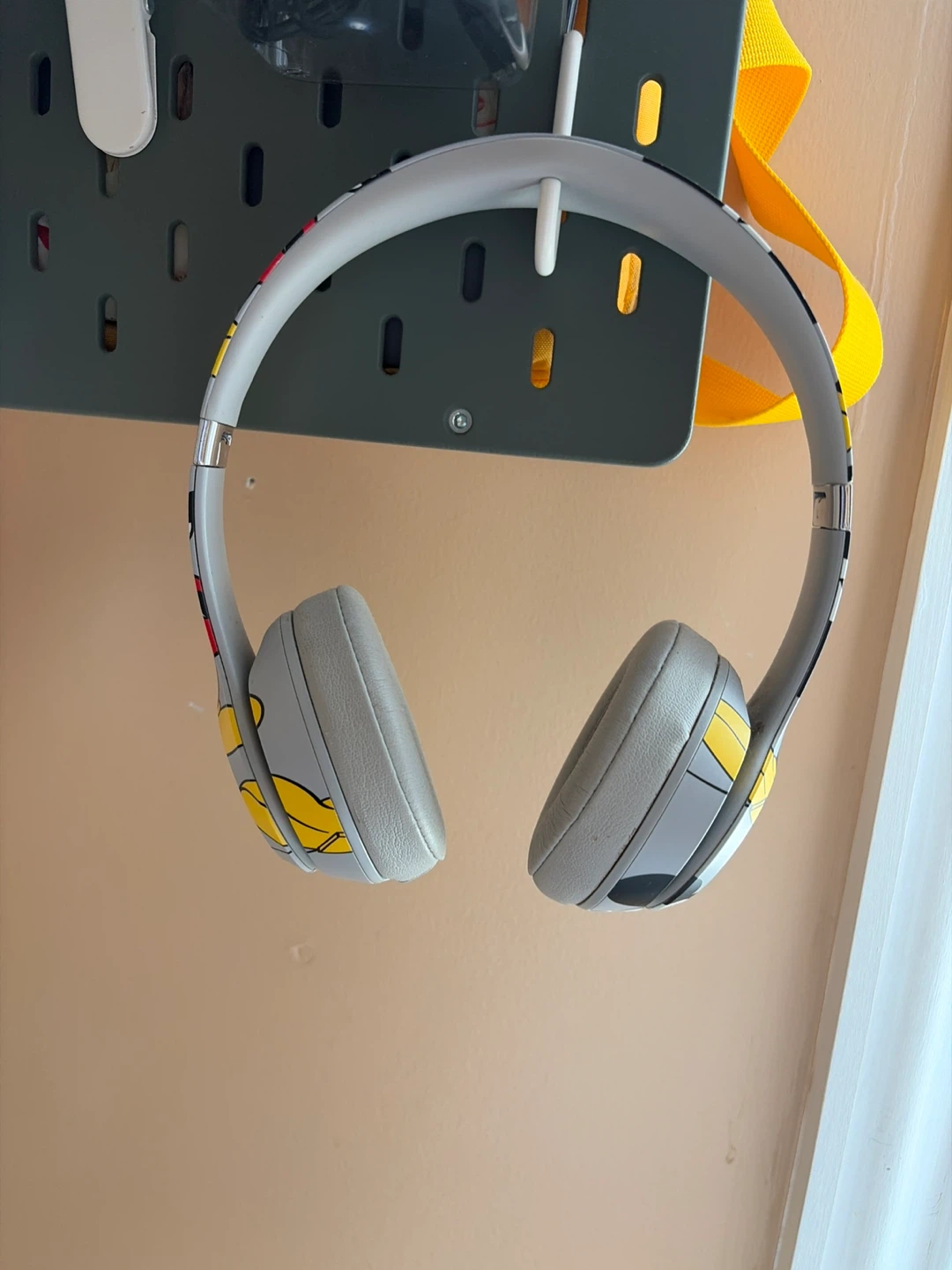 Beats Solo 3 Wireless Mickey Mouse Edition Headphones - photo 2