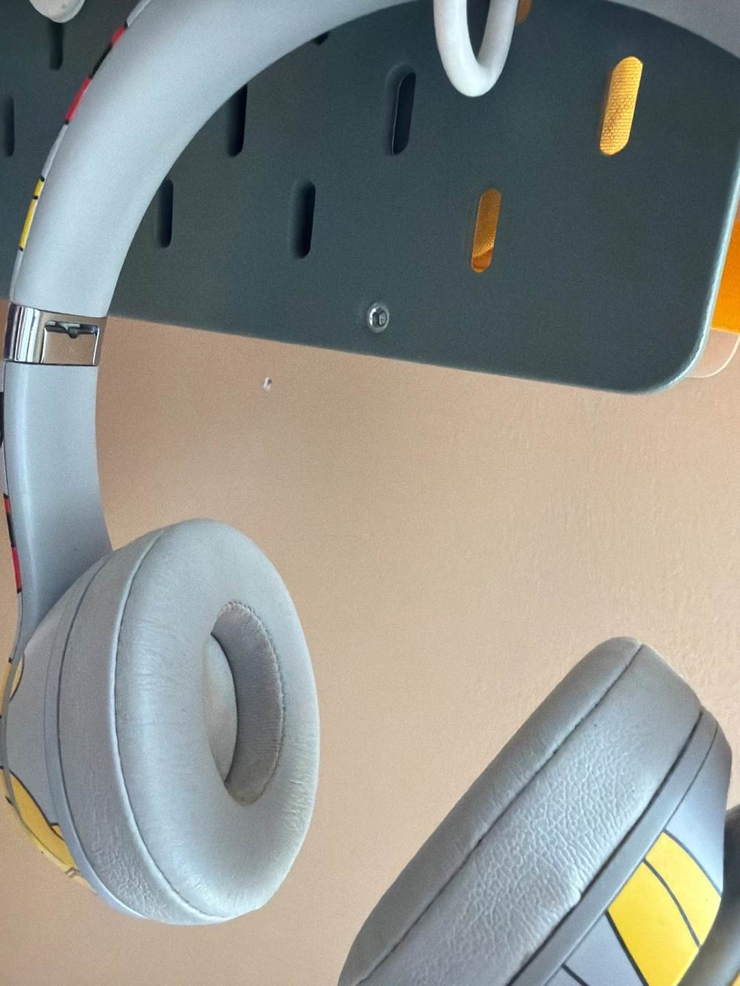 Beats Solo 3 Wireless Mickey Mouse Edition Headphones - photo 3