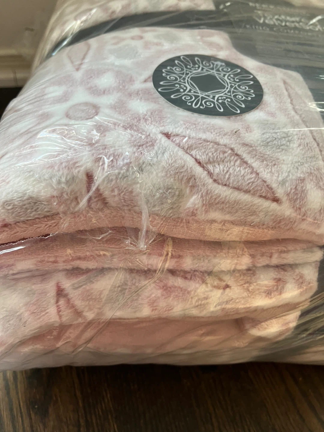 Brand new with tag king size Berkshire Blanket & Home Co. - photo 3