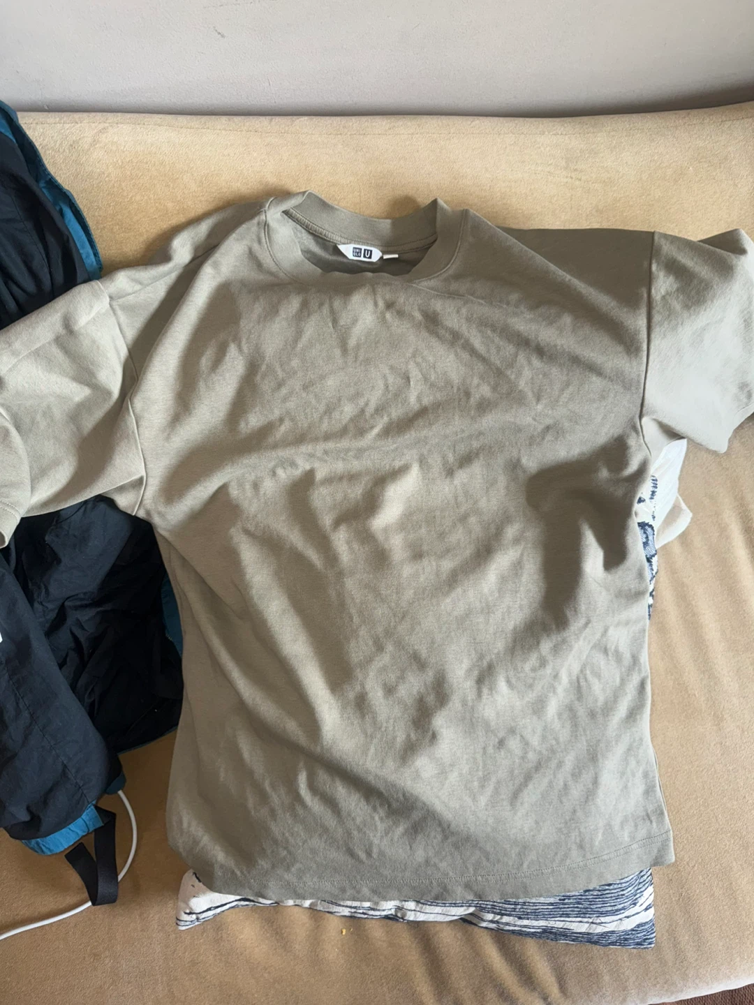 3 Uniqlo U Men’s T-shirts - photo 2