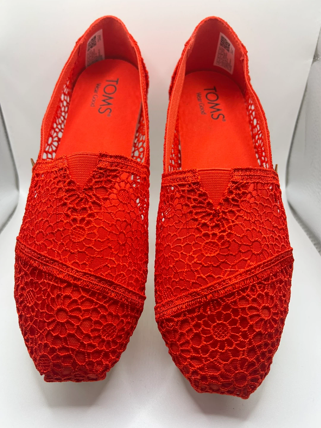 7.5 - NEW in box! TOMS Crochet Flats “Orange”