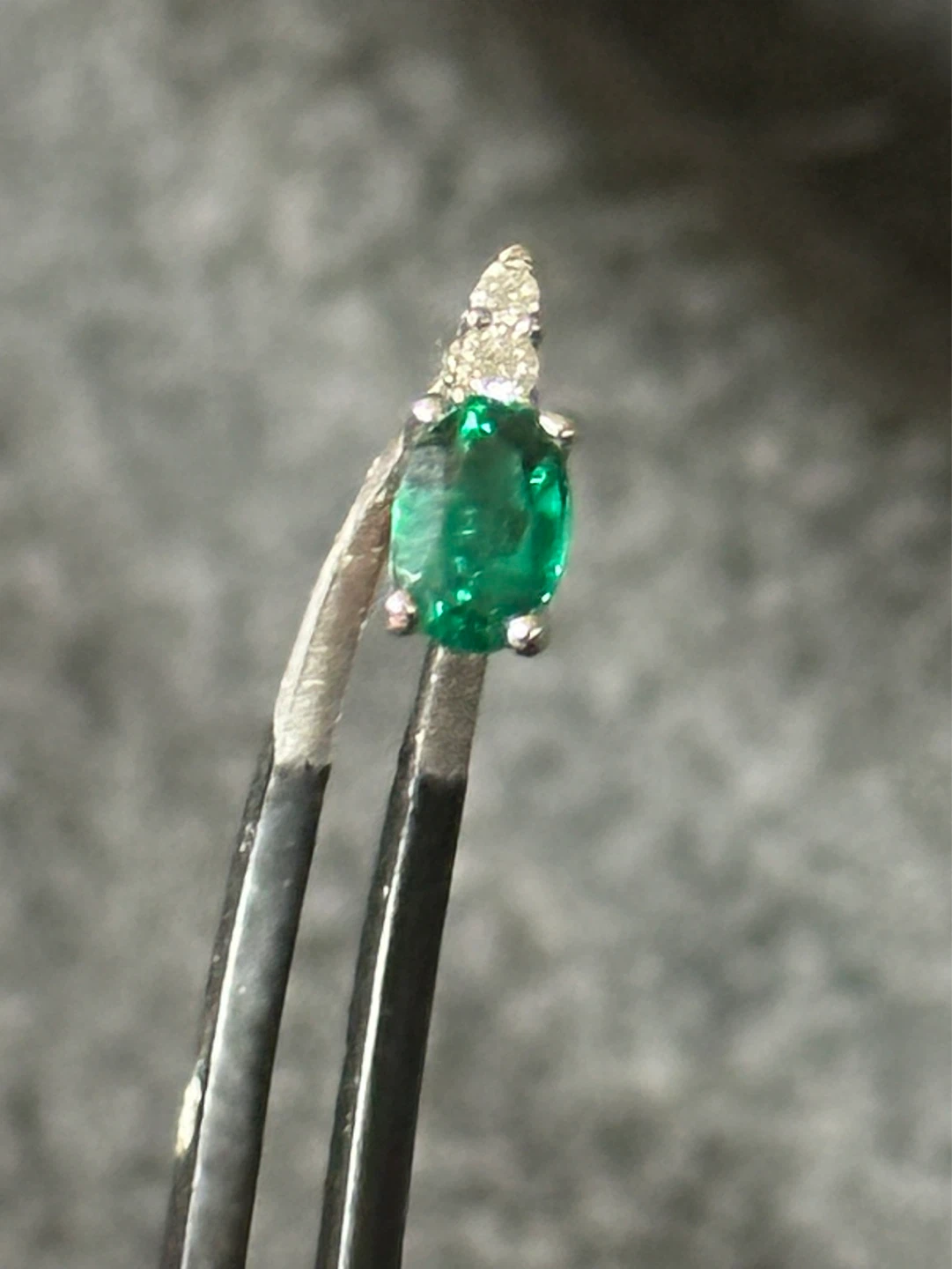 pendant 417 white gold emerald diamond mmj Michael Hill Jeweller