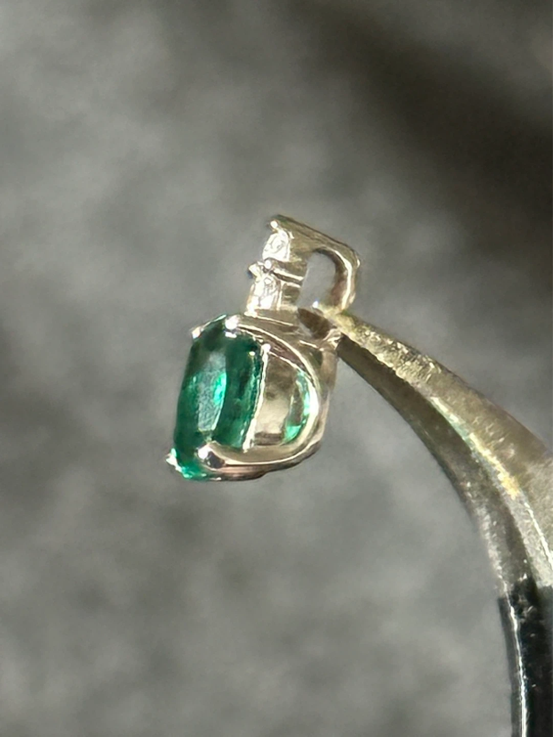 pendant 417 white gold emerald diamond mmj Michael Hill Jeweller - photo 2