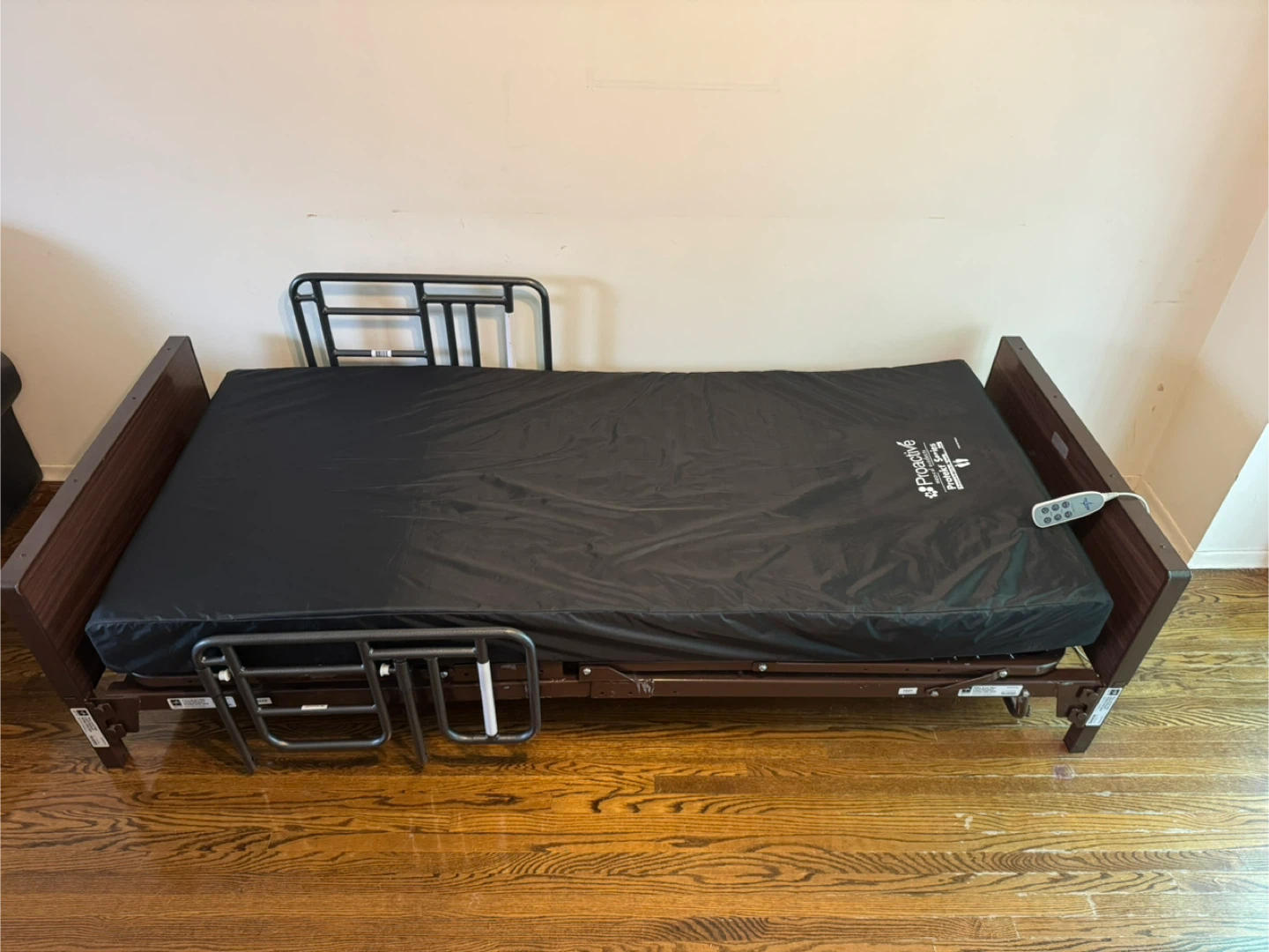Adjustable bed - photo 2