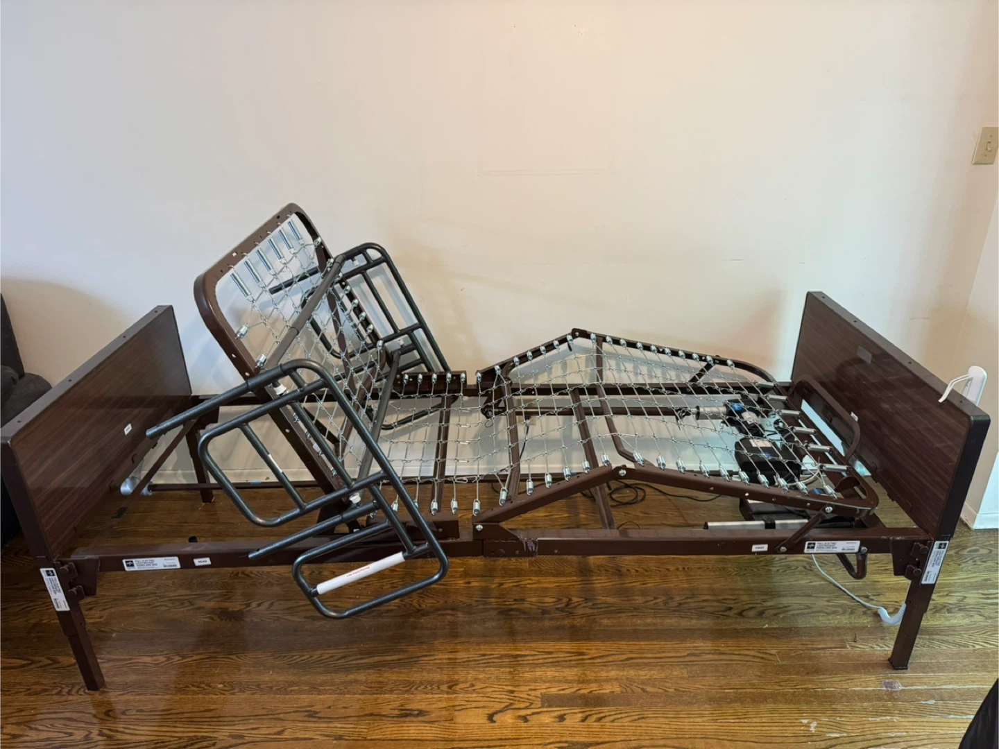 Adjustable bed - photo 4