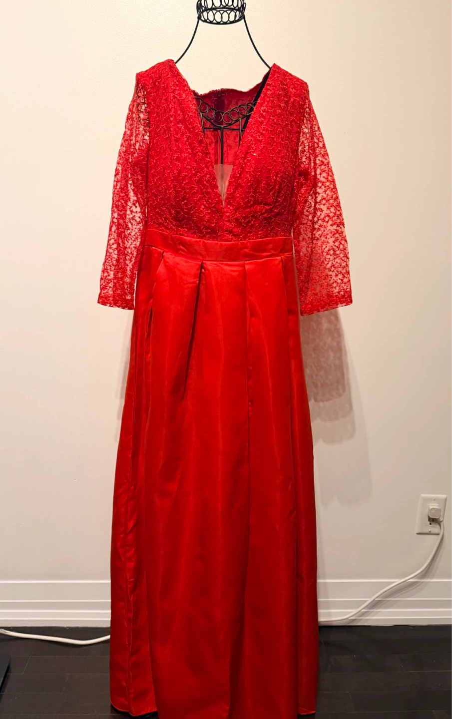Women's Red Lace and Satin Gown - photo 2