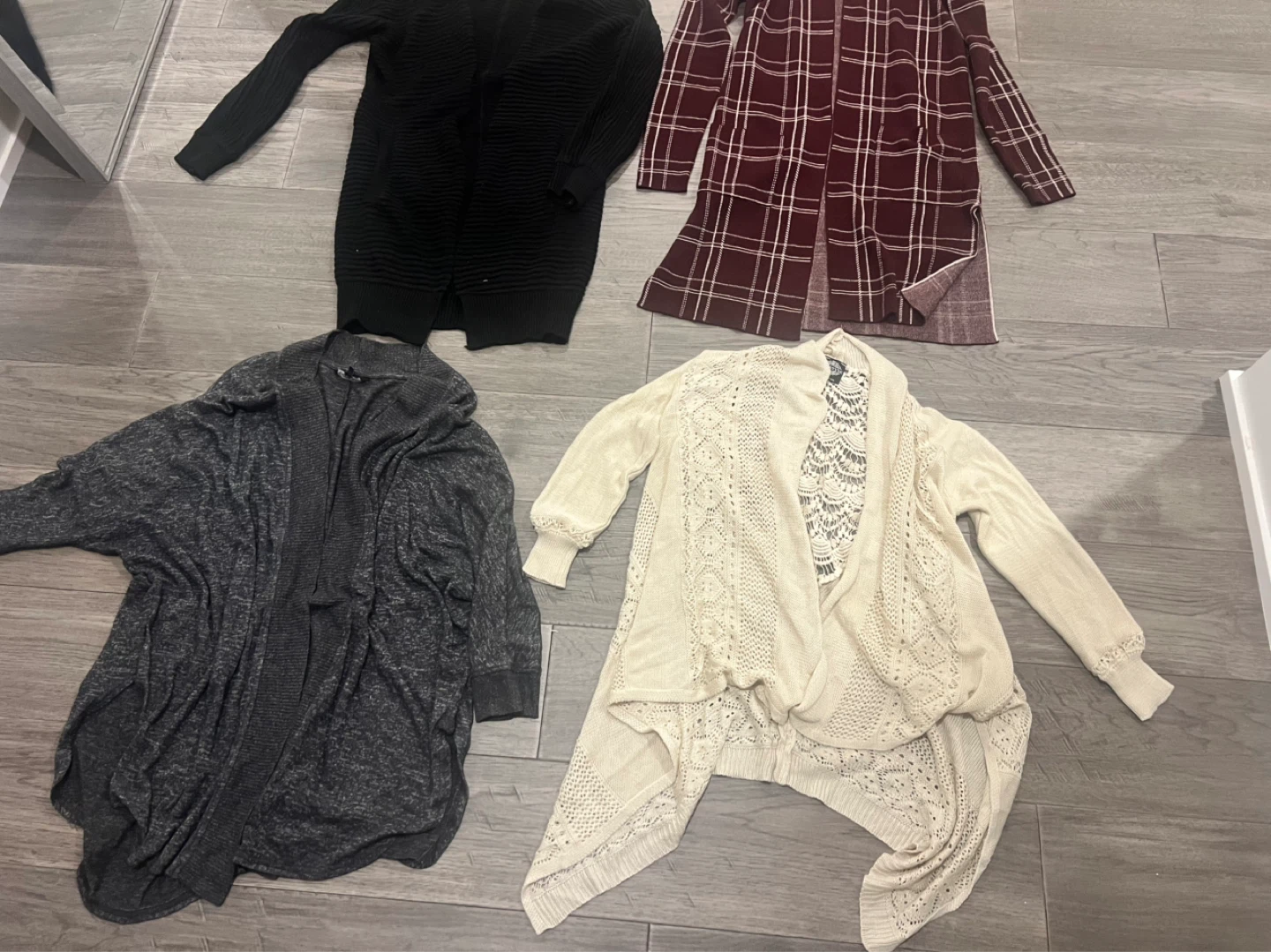 Bundle of 7 Women's Cardigans and Tops - photo 2
