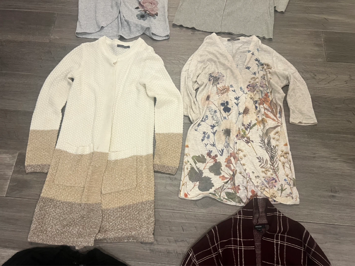 Bundle of 7 Women's Cardigans and Tops - photo 5