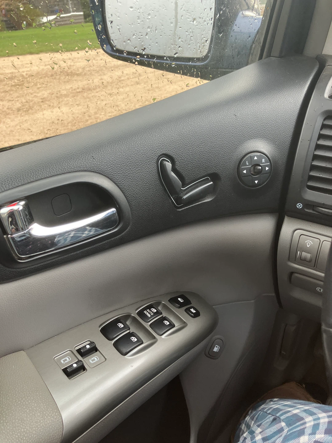 2007 Hyundai Entourage - photo 5