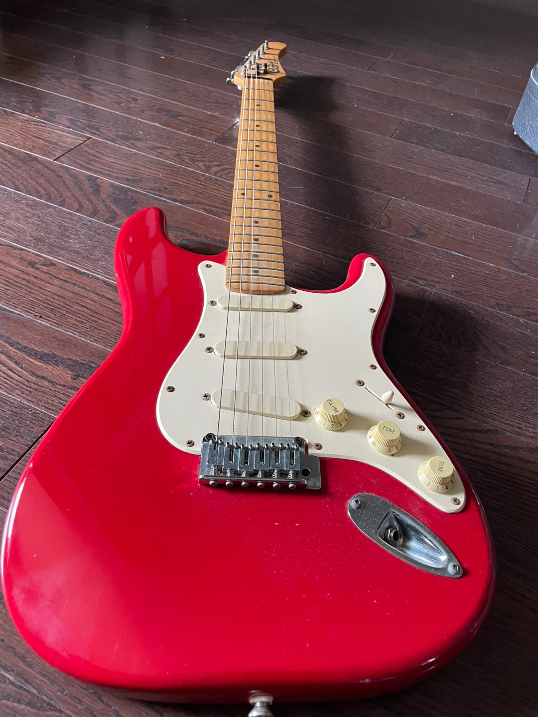 Red Cort Electric Guitar with custom hard Case and Cable - photo 3