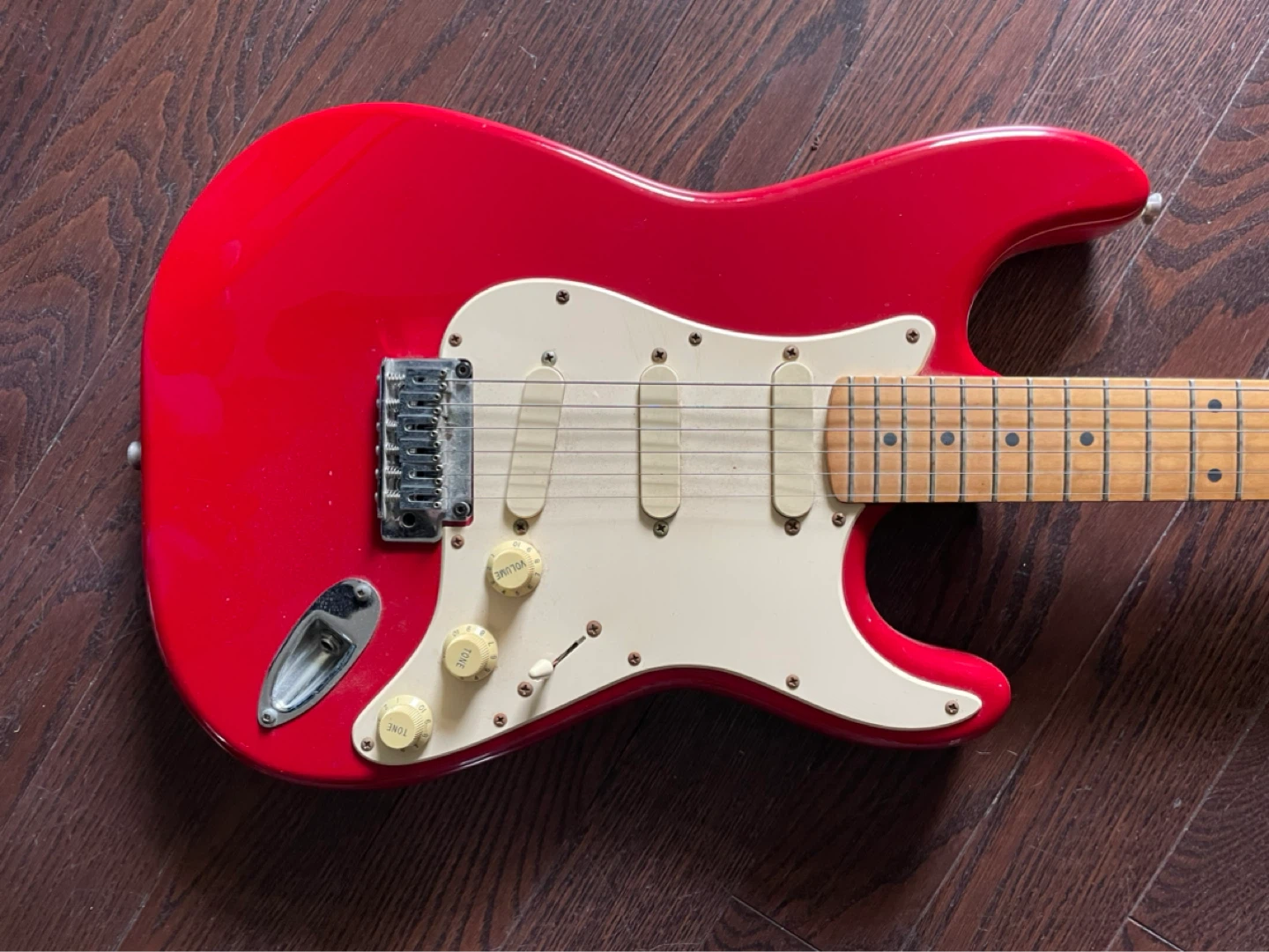 Red Cort Electric Guitar with custom hard Case and Cable