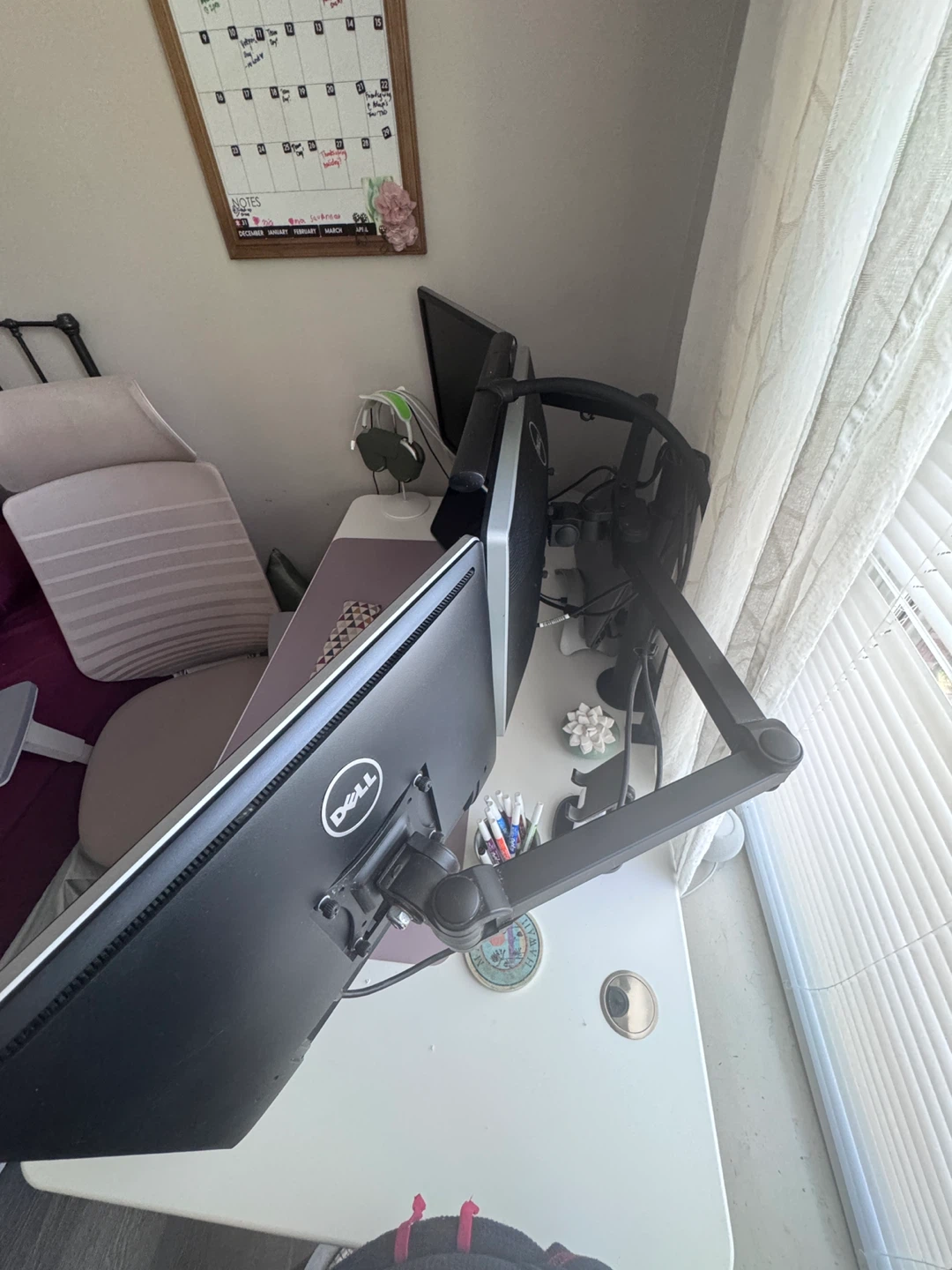 Dell Monitor Arm Desk Mount for 3 monitors - photo 3