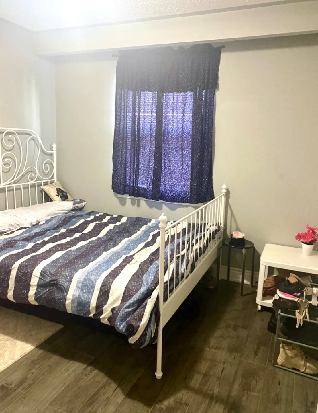 Fully furnished bedroom for rent - photo 2