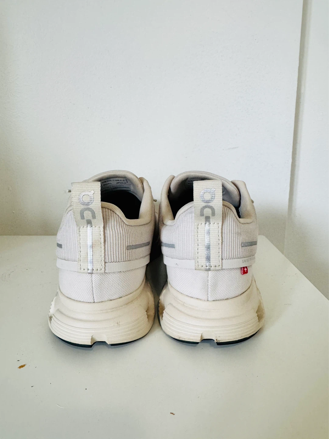 ON womens Cloud 6 Waterproof ‘Pearl Cream’ 8.5US womens - photo 2