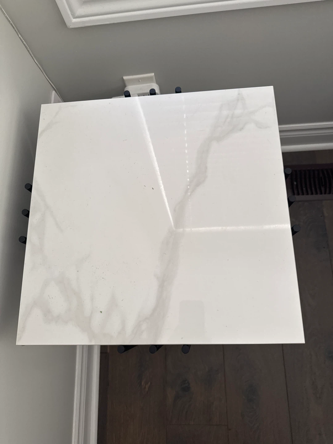 Modern Marble-Look Side Table - photo 2