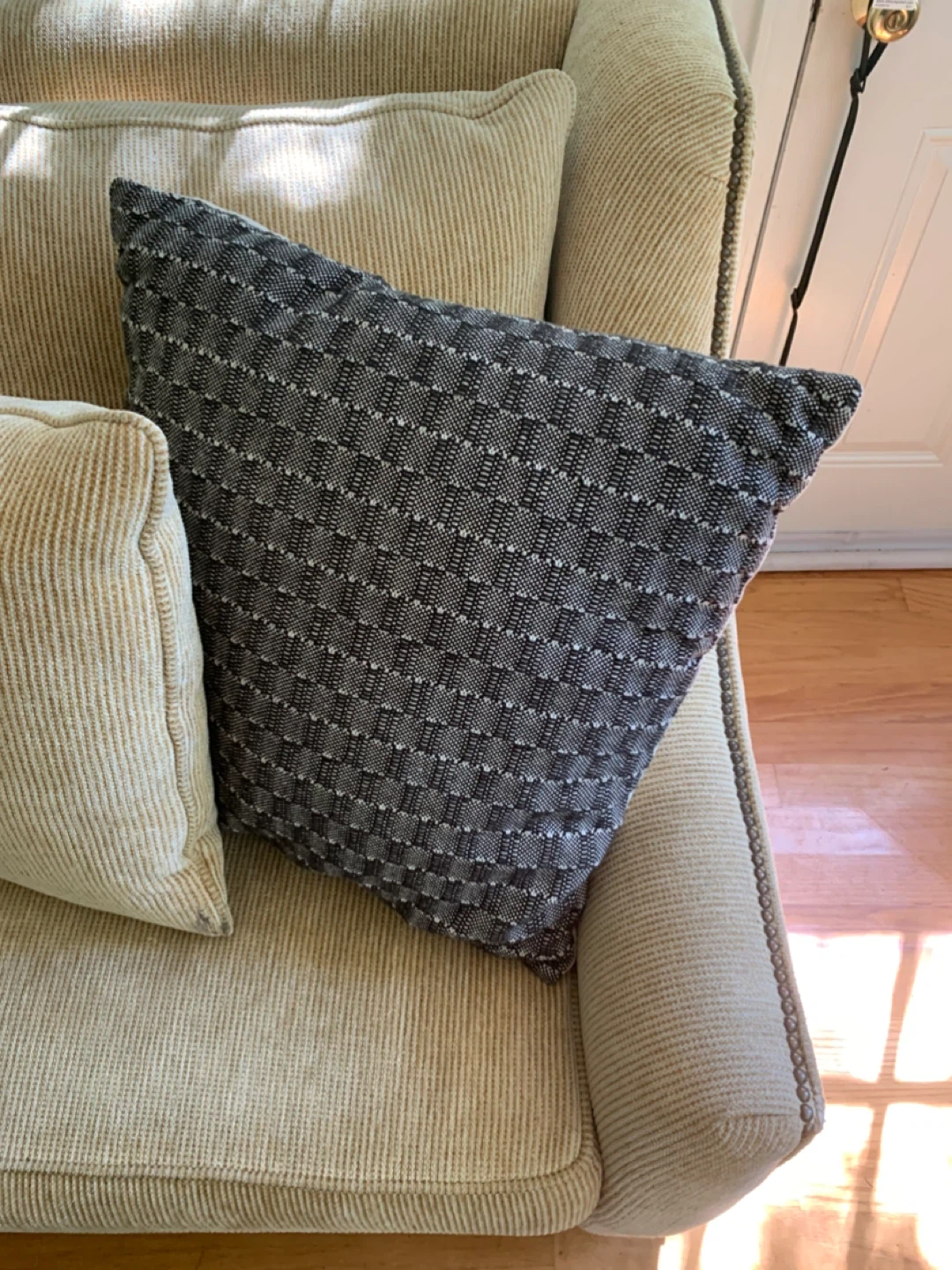 Large custom Sofa with Accent Pillows - photo 4