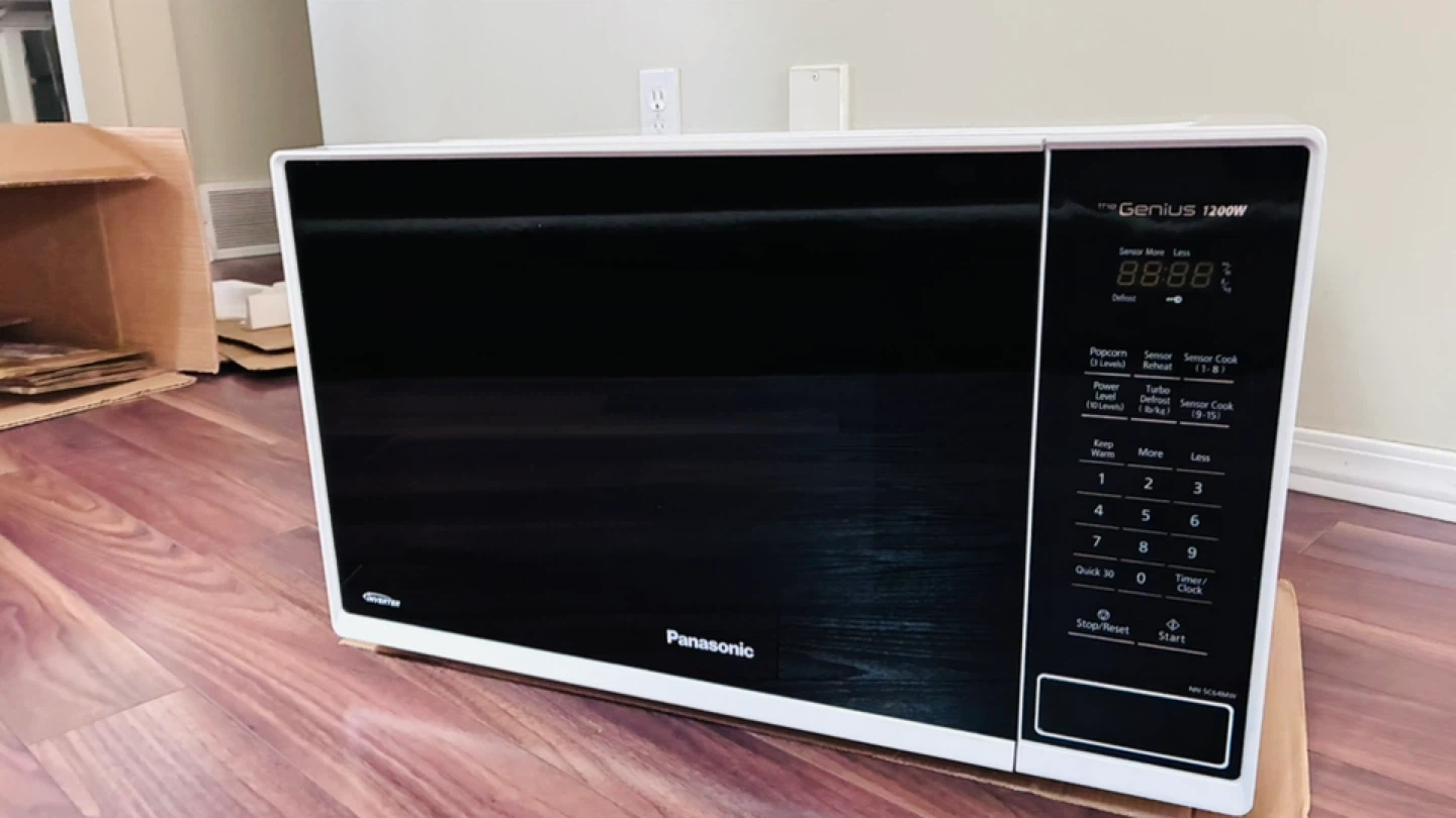 Panasonic Genius 1200W Microwave - photo 3