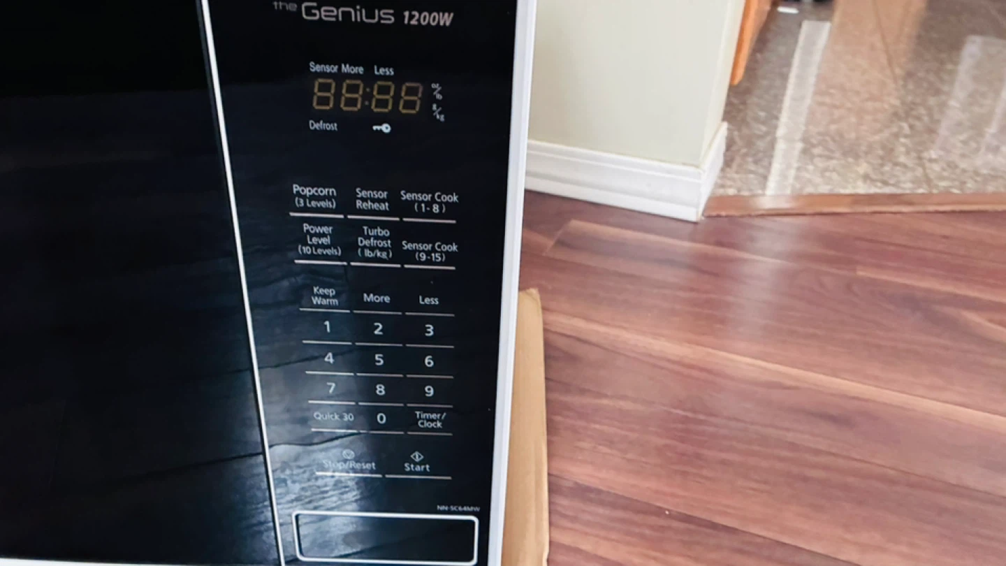 Panasonic Genius 1200W Microwave - photo 4