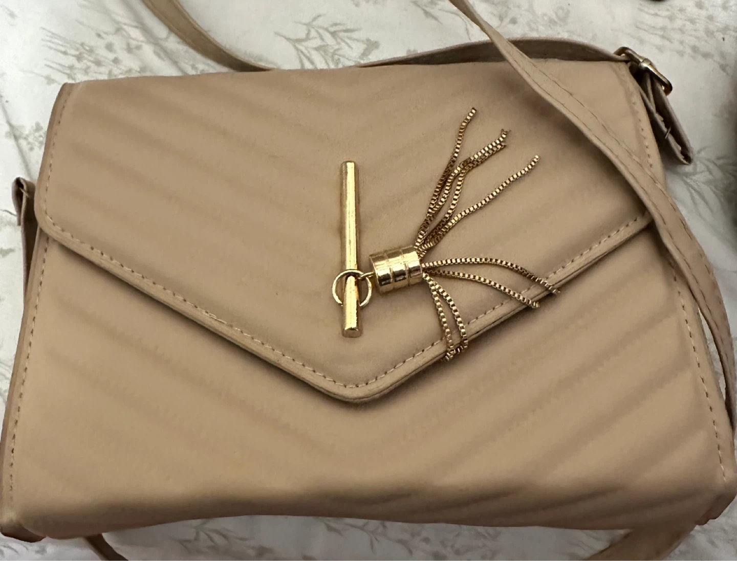 Beige crossbody bag with tassel - photo 2