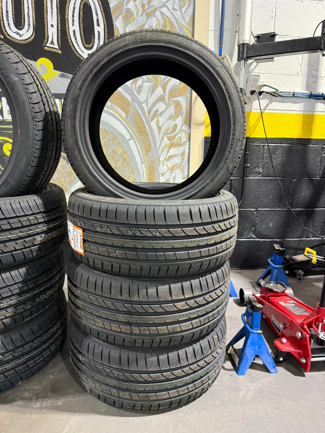 BOTO VANTAGE H-7 Tires 225/65/17 - photo 2