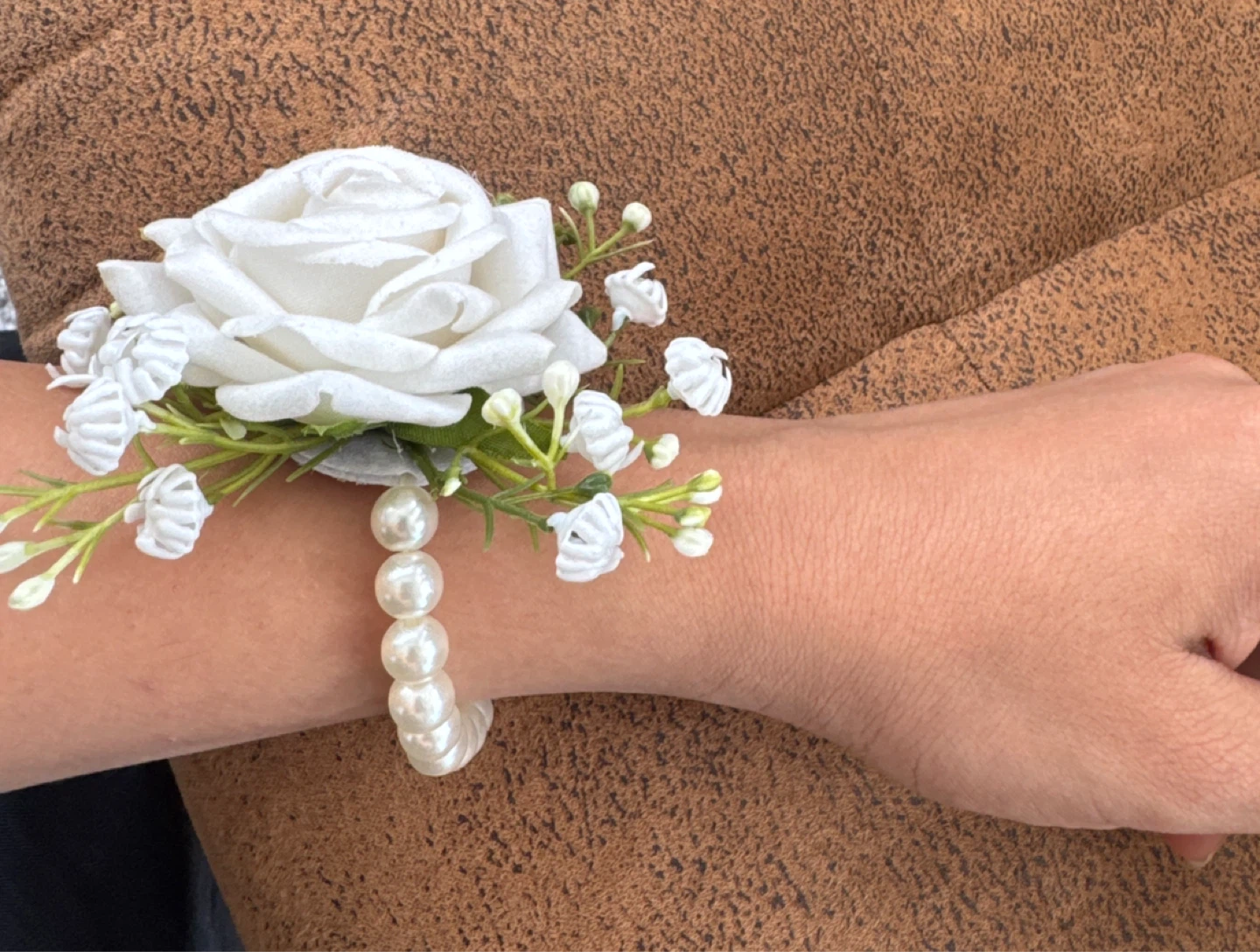 Set of 5 White Bridal Flower Pearl Bracelets - photo 2