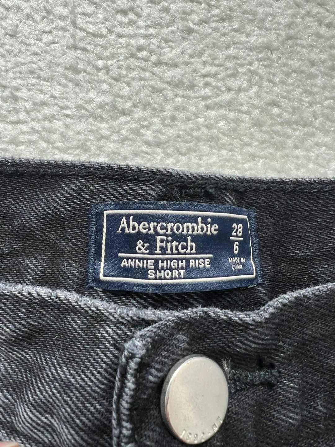 Abercrombie & Fitch Annie High Rise Shorts - Size 28/6 - photo 2