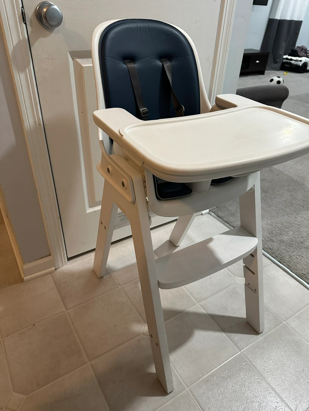 OXO White High Chair with Navy Blue Seat - photo 3