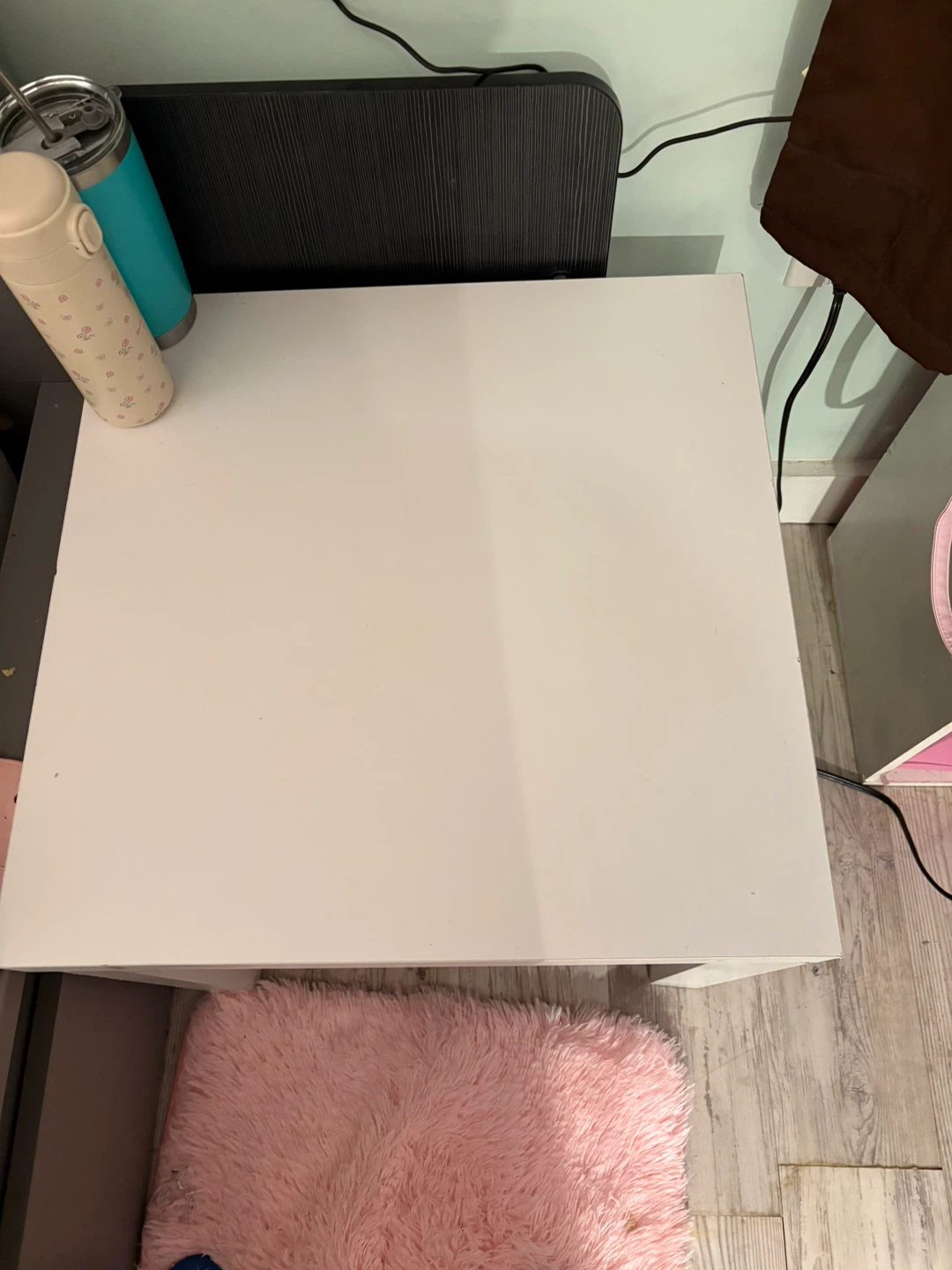 White Side Table - photo 2
